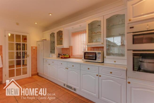 KITCHEN: