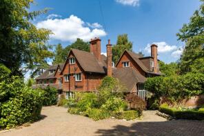 Lismoyne, Brittains Lane, Sevenoaks TN13 2NG