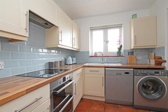 16NW - Kitchen 2.jpg