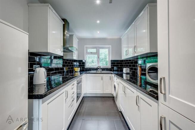 2 bed Flat for sale Image 9