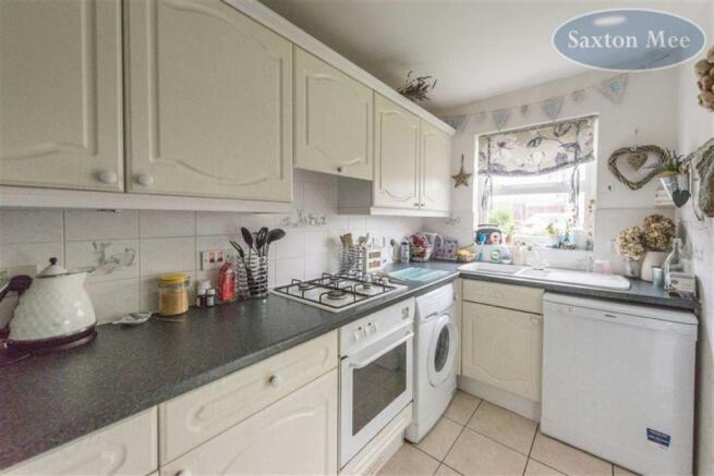 MODERN FITTED KITCHE
