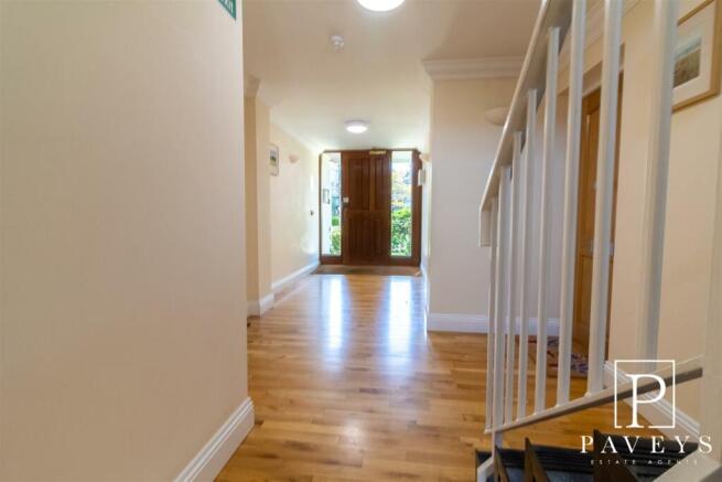 COMMUNAL ENTRANCE HALL