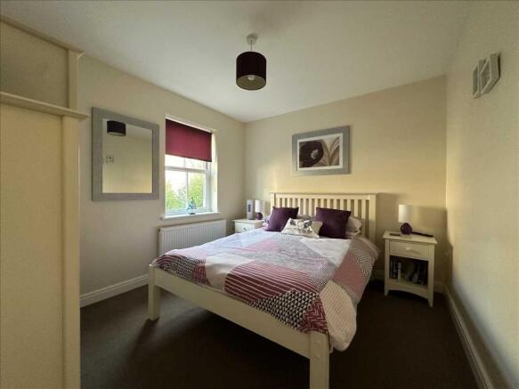 4 bed House for sale Image 8