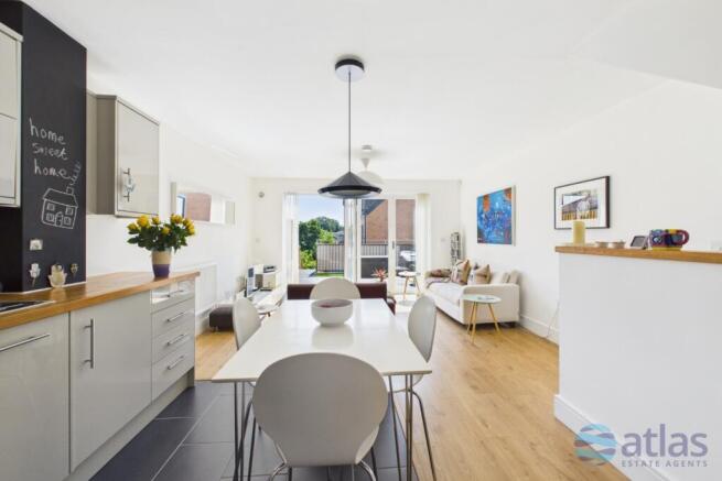 Kitchen/Dining Area
