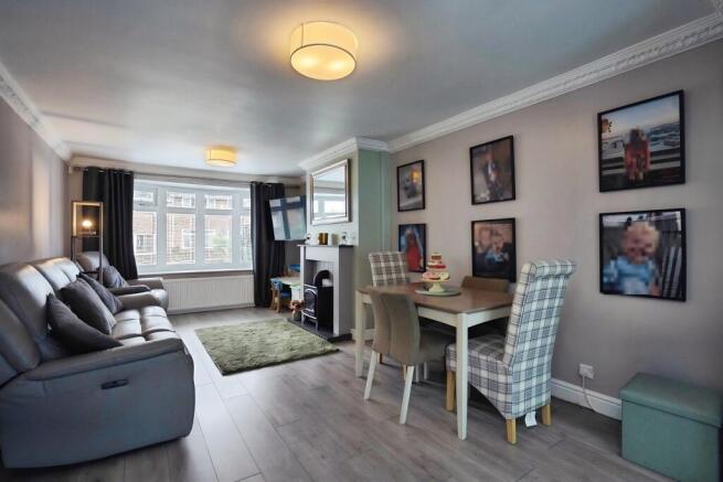 3 bed Semi-Detached for sale Image 3