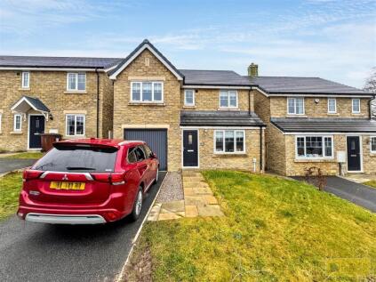 College Drive, Buxton