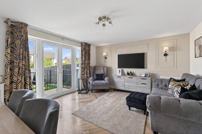 Clippens Drive, Burdiehouse, Edinburgh photo 4
