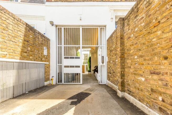 Entrance/Courtyard