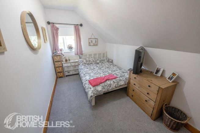 4 bed Semi-Detached for sale Image 7