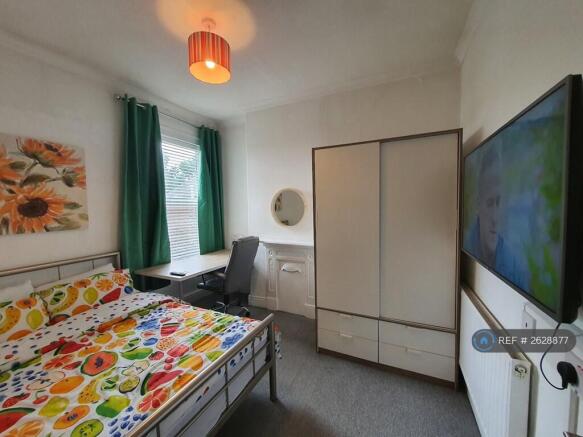 1 bed House Share to rent Image 7