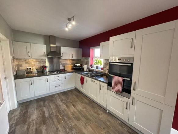 4 bed Detached for sale Image 4