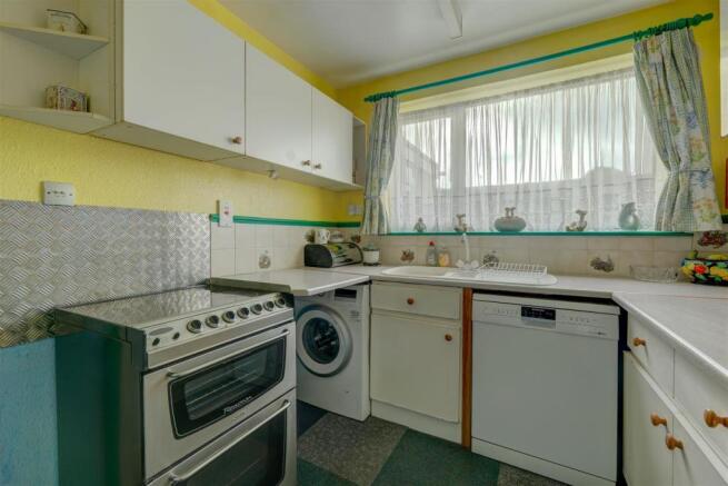 4 Arden Close Interior 10.jpg