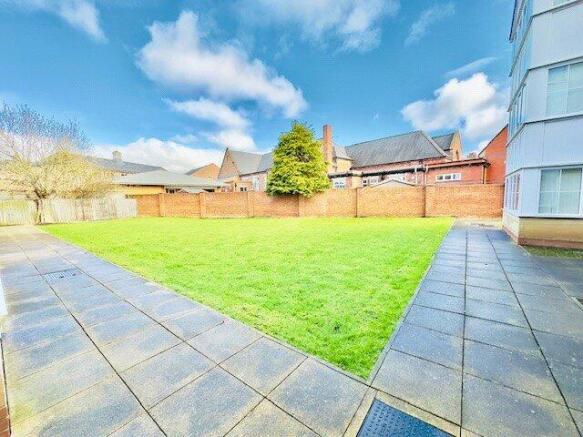 2 bed Flat for sale Image 12