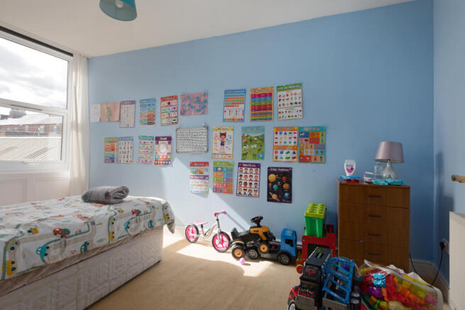 3 bed Flat for sale Image 12