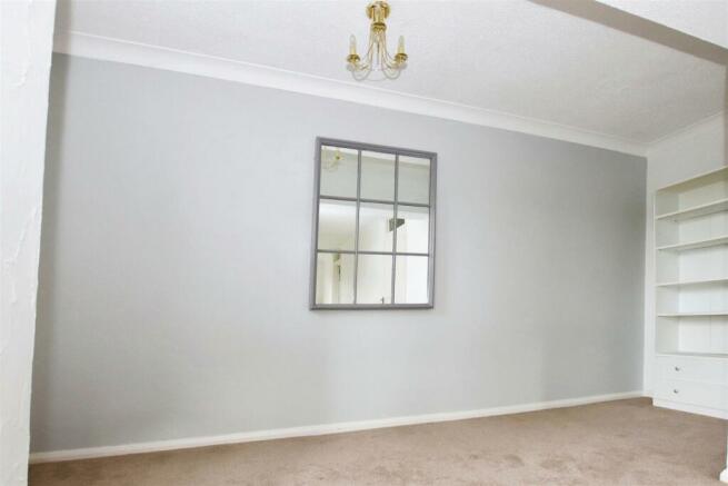 LOUNGE / DINING ROOM