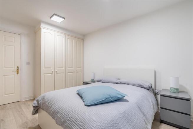 2 bed Apartment to rent Image 7