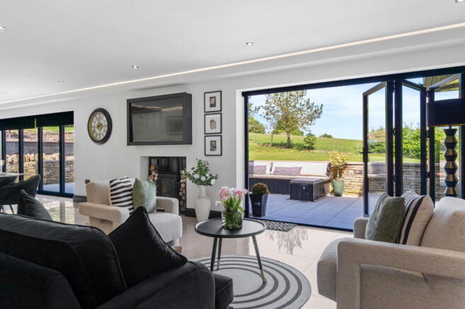 4 bed Detached for sale Image 6