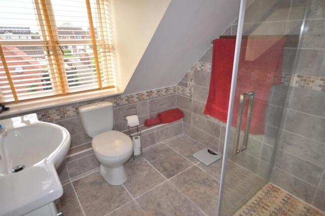 EN-SUITE SHOWER ROOM