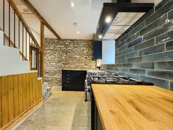 2 bed Semi-Detached for sale Image 10