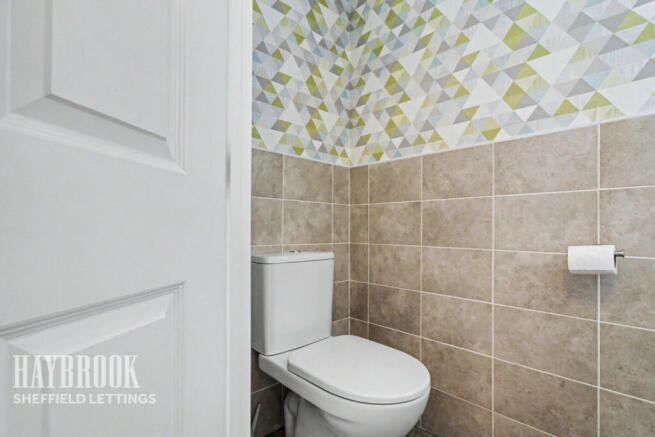 4 bed Detached to rent Image 5