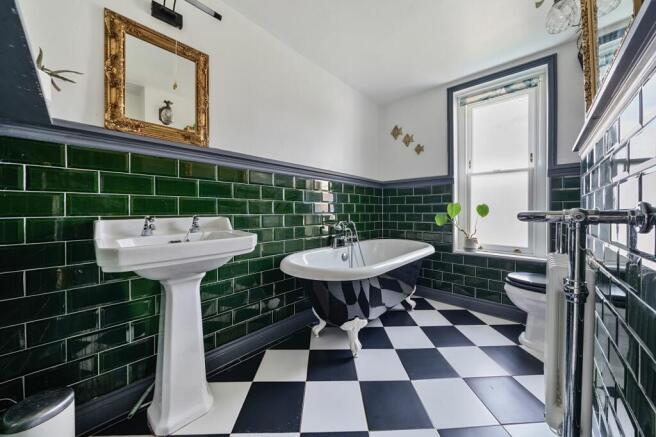 Family Bathroom (1)