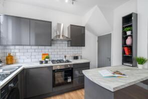 6, Thornville Mount, Hyde Park, Leeds LS6 1JX