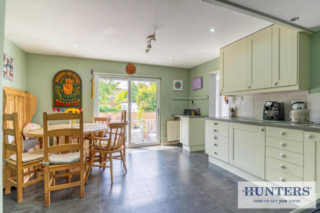 4 bed Semi-Detached Bungalow for sale Image 4