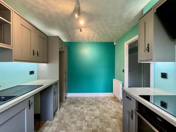 2 bed Semi-Detached Bungalow for sale Image 7