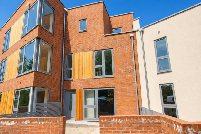 3 bed Terraced for sale Image 5