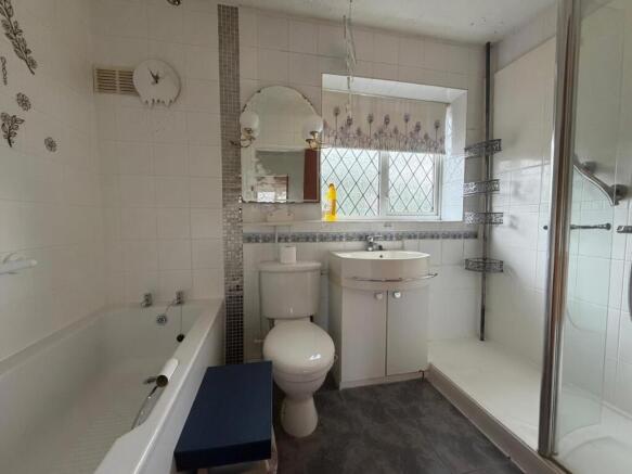 3 bed Semi-Detached for sale Image 11