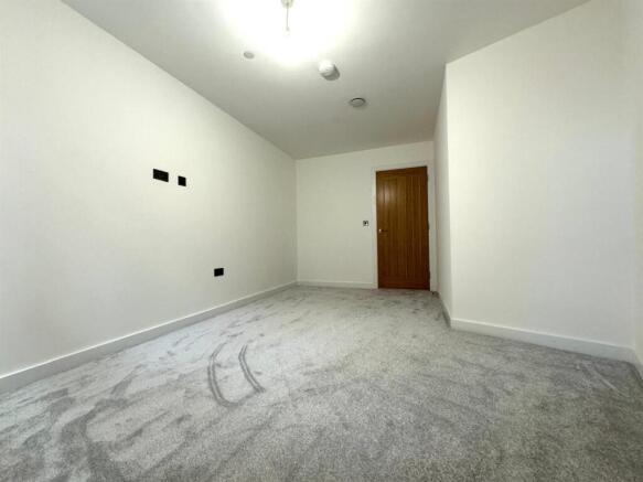Bedroom pic 4.jpeg