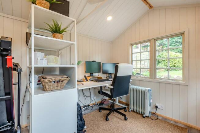 8608382-interior15.jpg