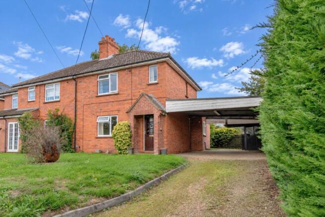 3-bed semi-detached on Lockeridge, Marlborough, Wiltshire, SN8, £300,000