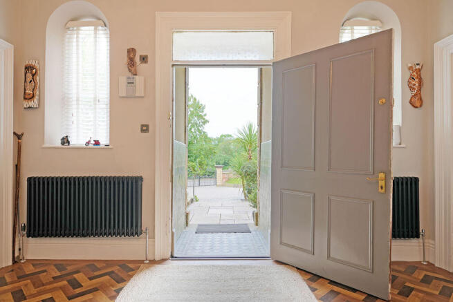 8 bed Detached for sale Image 5
