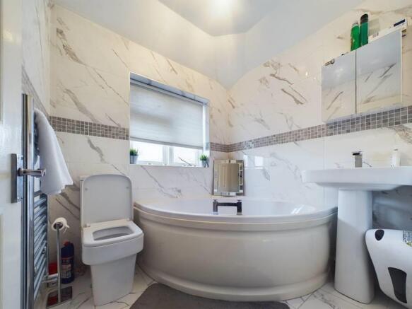 FAMILY BATHROOM
