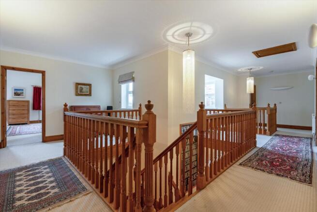5 bed Detached for sale Image 12