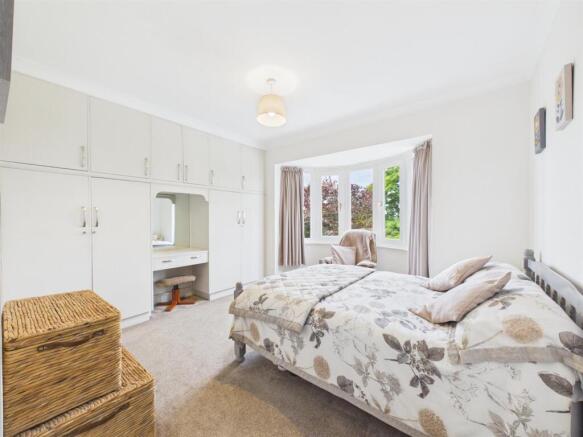4 bed Detached for sale Image 7