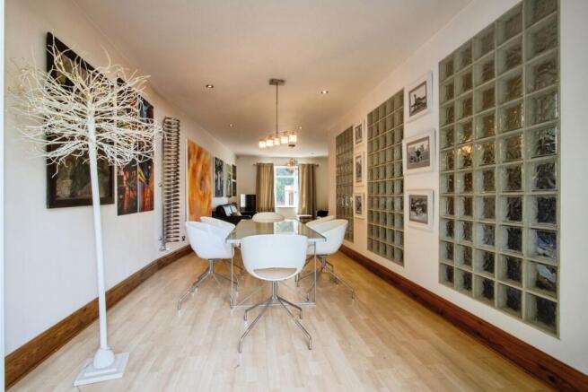 4 bed Detached for sale Image 7
