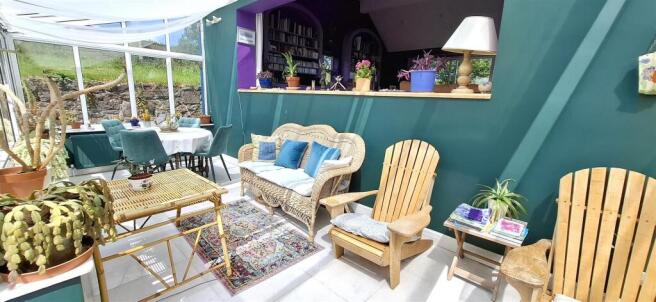 SUN LOUNGE