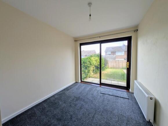 3 bed Semi-Detached to rent Image 8