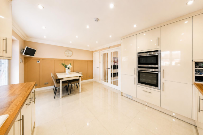 4 bed Detached for sale Image 12