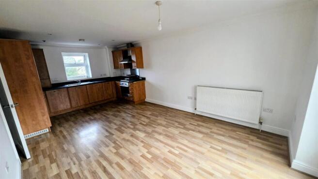 KITCHEN / LOUNGE / DINER