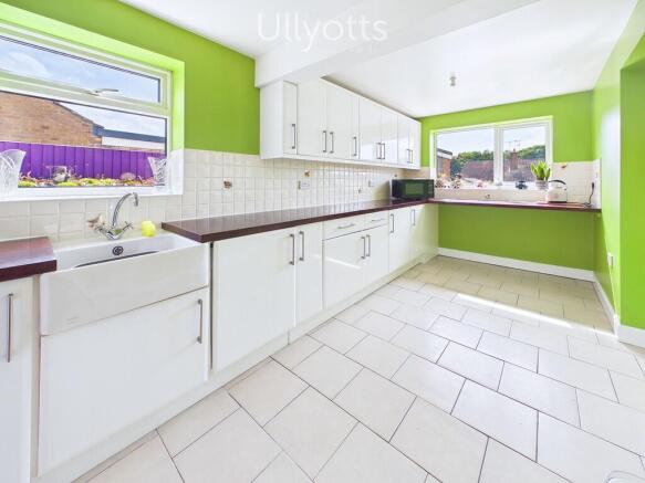 2 bed Semi-Detached Bungalow for sale Image 8