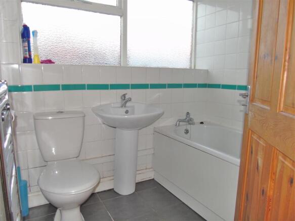 Bathroom1.JPG