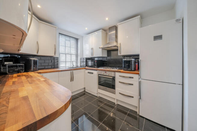 1438118-7-69cd450...