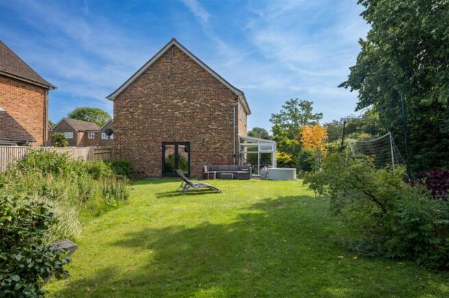 christie avenue -  external pictures            .j
