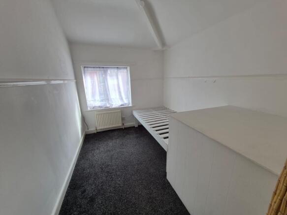 3 bed Flat to rent Image 11