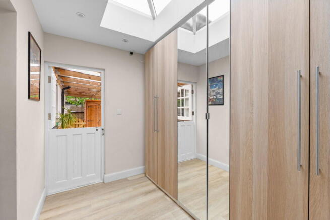St. Johns Avenue, Leatherhead, KT22 7HT photo 4