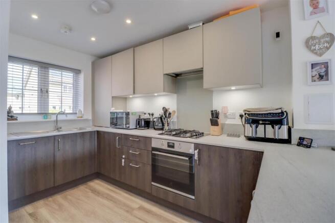 85 ANDREWES WAY RAYLEIGH-12.jpg