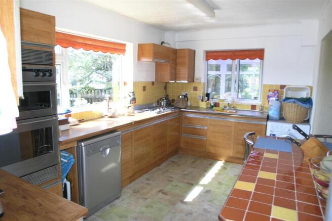 KITCHEN/BREAKFAST RO